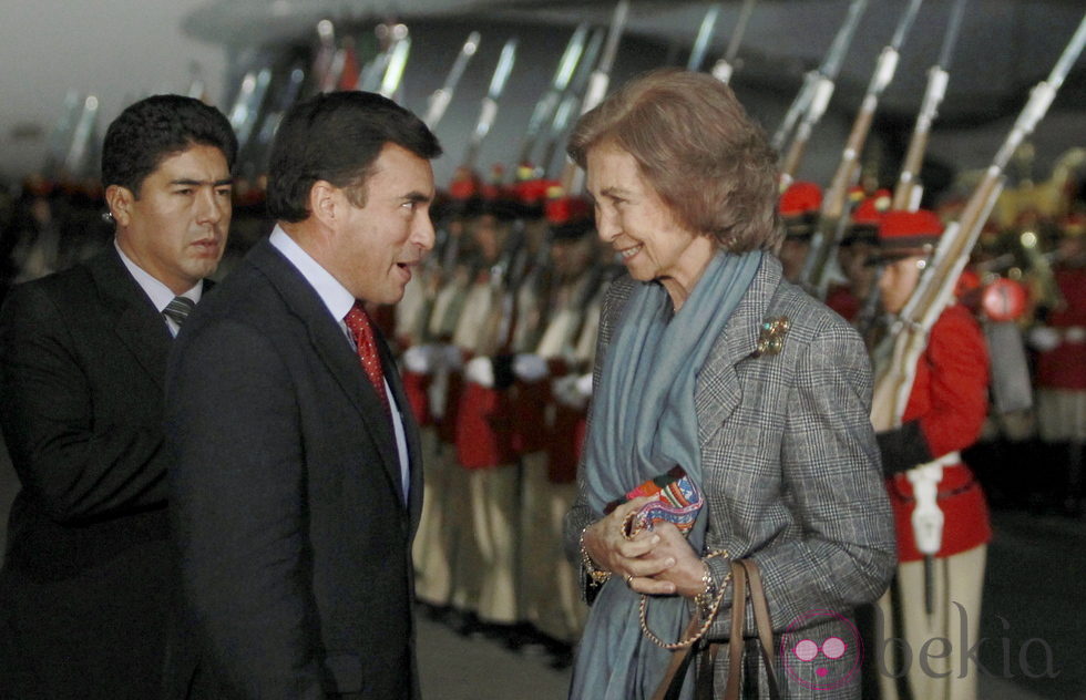 La Reina Sofía es recibida por el ministro de la Presidencia de Bolivia
