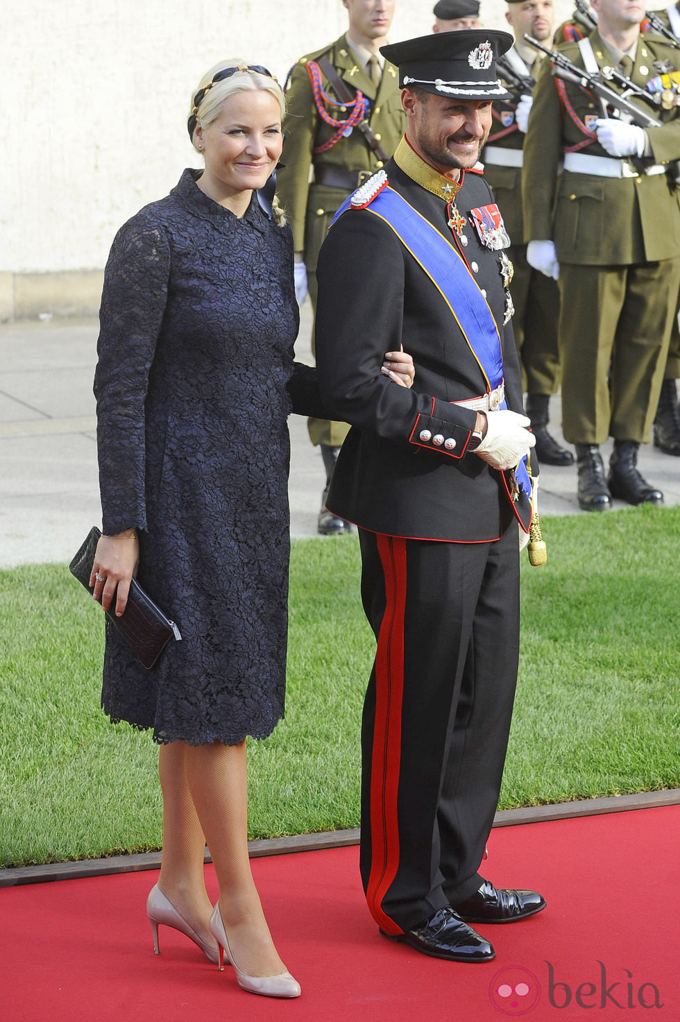 Haakon y Mette-Marit de Noruega en la boda de Guillermo y Stéphanie de Luxemburgo