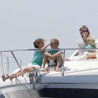 Victoria Federica, Miguel, la Reina, Irene, la Infanta Elena y Froilán en la 'Somni'