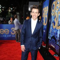 Kevin McHale en la alfombra roja de 'Glee'