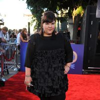 Ashley Fink en la alfombra roja de 'Glee'