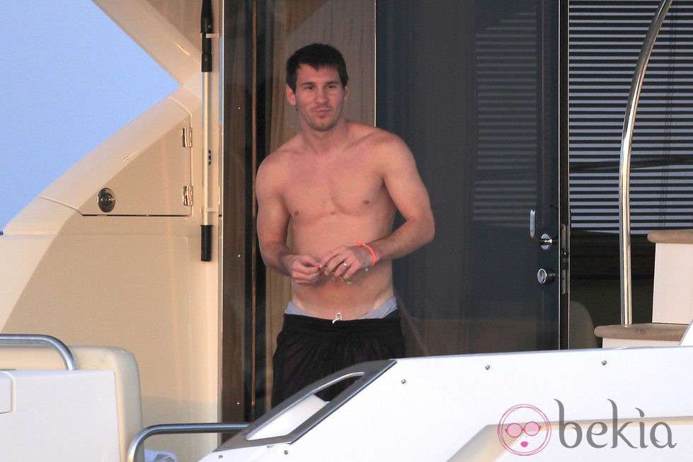 Leo Messi presume de torso desnudo en Ibiza