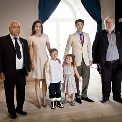 Federico y Mary de Dinamarca con sus hijos Christian e Isabel en un acto