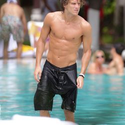 Diego Forlán mira al horizonte durante sus vacaciones en Miami Beach
