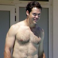 Luis Alfonso de Borbón con el torso desnudo en yate