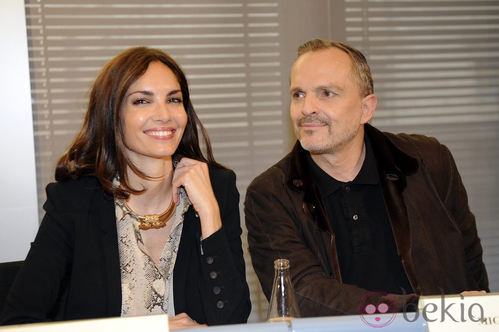 Miguel Bosé y Eugenia Silva presentan 'Barcelona da la cara por el Sida'