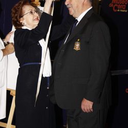 Vicente del Bosque midiéndose para su figura de cera