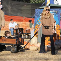 Rachel Zoe acude con su pequeño a comprar calabazas