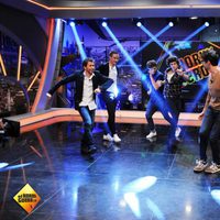 Pablo Motos se divierte bailando con los One Direction en 'El hormiguero'