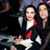 Mario Vaquerizo y Alaska en la Mercedes Benz Madrid Fashion Week