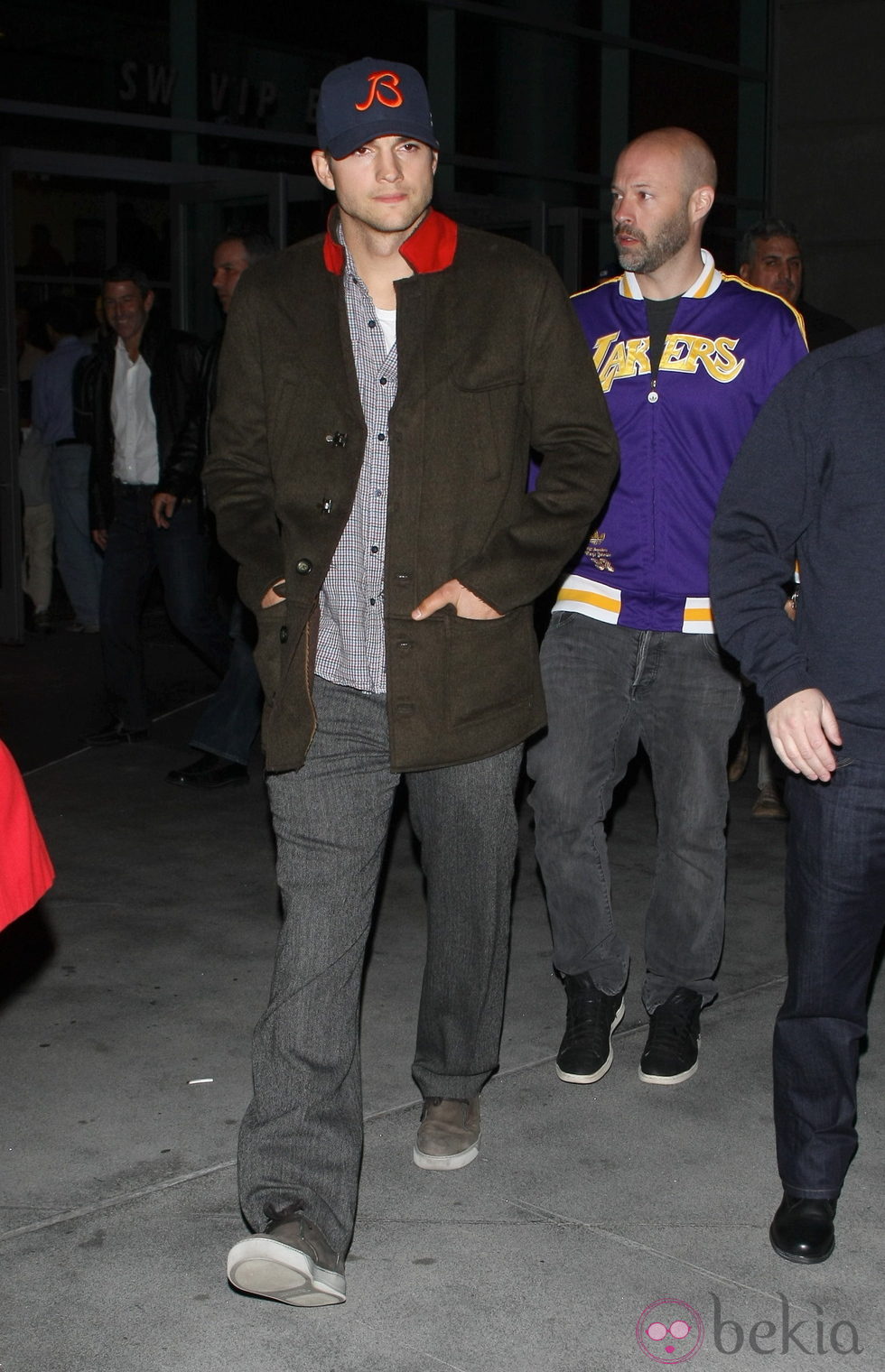 Ashton Kutcher en un partido de la NBA de Los Lakers
