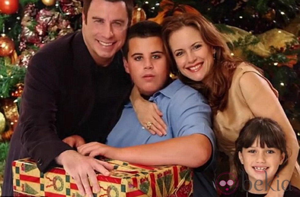 John Travolta, Kelly Preston, Elle Travolta y Jett Travolta pasando las navidades