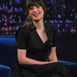 Zooey Deschanel en una entrevista en el 'Late Night With Jimmy Fallon'