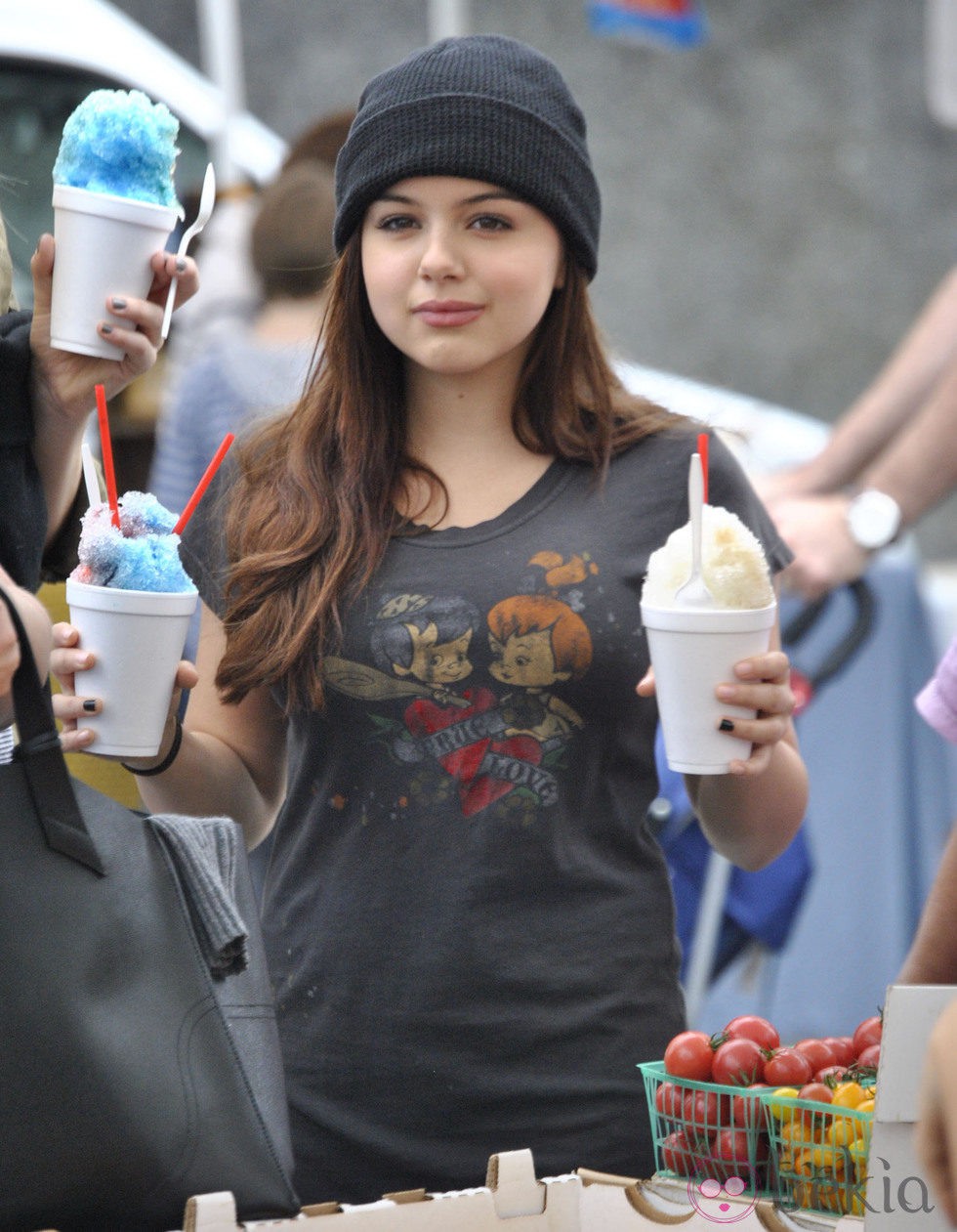 Ariel Winter disfruta de su granizado 