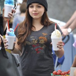 Ariel Winter disfruta de su granizado 