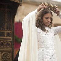 Michelle Jenner en la coronación de la serie 'Isabel'