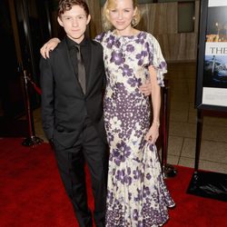 Naomi Watts y Tom Holland en el estreno de 'Lo imposible' en Los Ángeles
