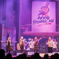 Siempre Así durante su concierto especial 20 aniversario