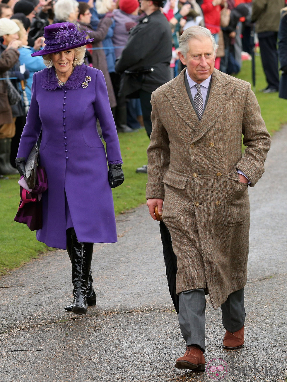 El Príncipe de Gales y la Duquesa de Cornualles en la Misa de Navidad en Sandringham