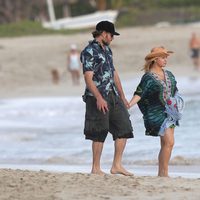 Jessica Simpson pasea por Hawai con Eric Johnson tras confirmar su segundo embarazo