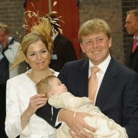 Guillermo y Máxima de Holanda en el bautizo de la Princesa Amalia en 2004