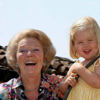 Beatriz de Holanda y la Princesa Amalia