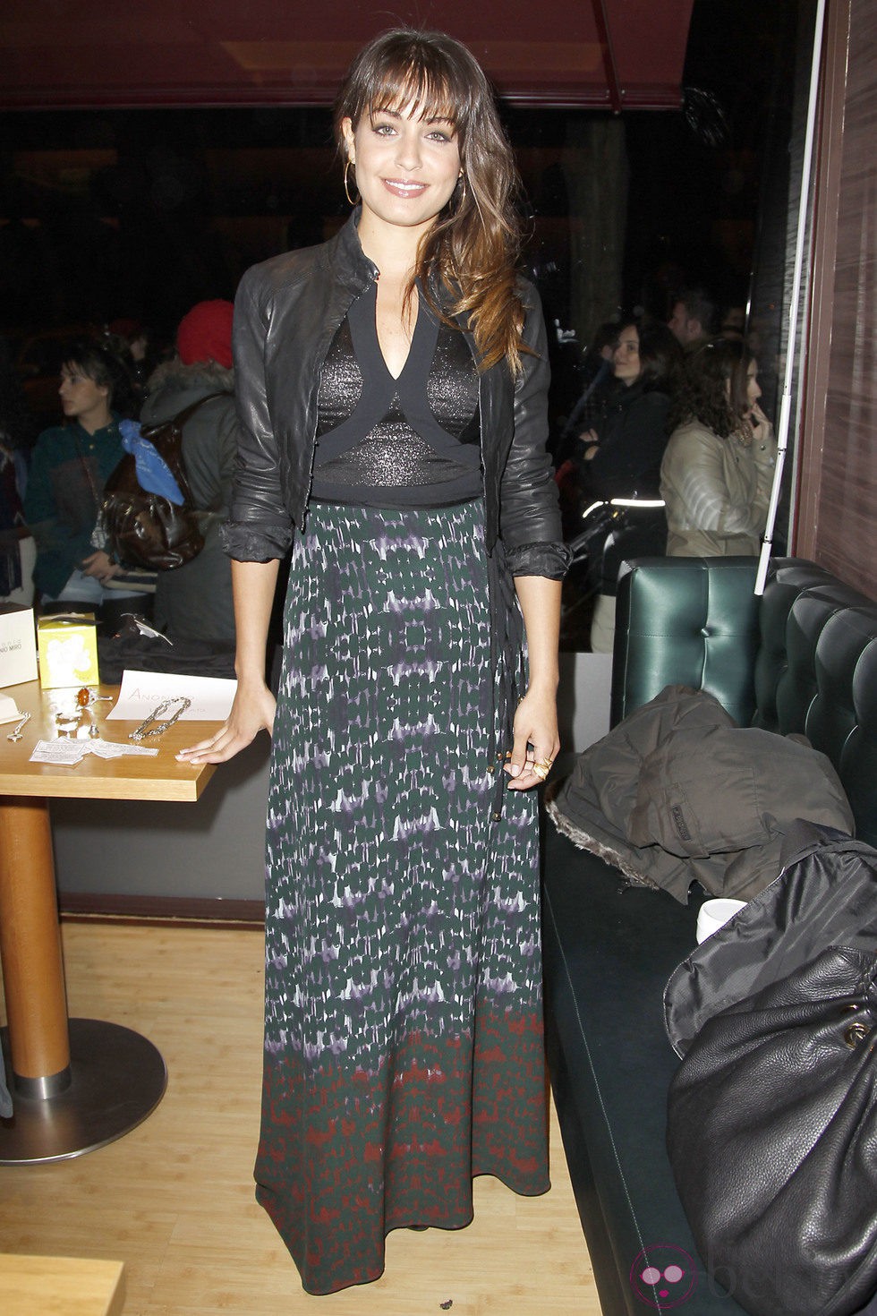 Hiba Abouk en un mercadillo solidario