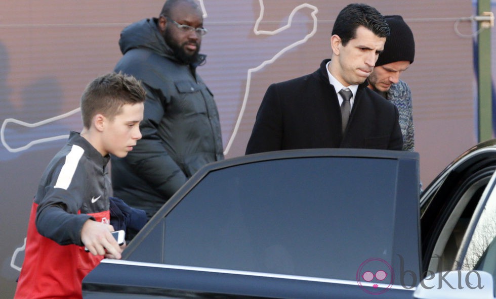 Brooklyn Beckham tras acudir a un entrenamiento del Paris Saint Germain