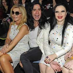 Bibiana Fernández, Mario Vaquerizo y Alaska en el desfile de David Delfín en Madrid Fashion Week otoño/invierno 2013/2014