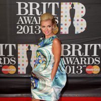 Katherine Jenkins en la alfombra roja de los Brit 2013