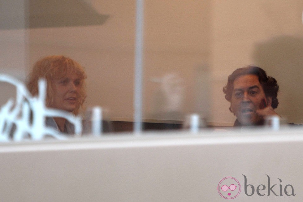 Pipi Estrada y Miriam Sánchez comiendo en un restaurante de Madrid