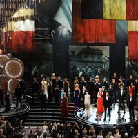 El equipo de 'Los Miserables' durante la ceremonia de los Oscar 2013