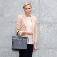 Charlene de Mónaco en el front row de Armani en la Semana de la Moda de Milán