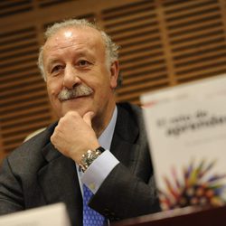 Vicente del Bosque en la presentación del libro 'El reto de aprender'