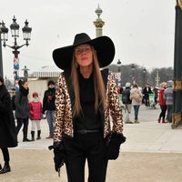 Anna Dello Russo en el desfile de Viktor & Rolf otoño/invierno 2013/2014 en la Semana de la Moda de París