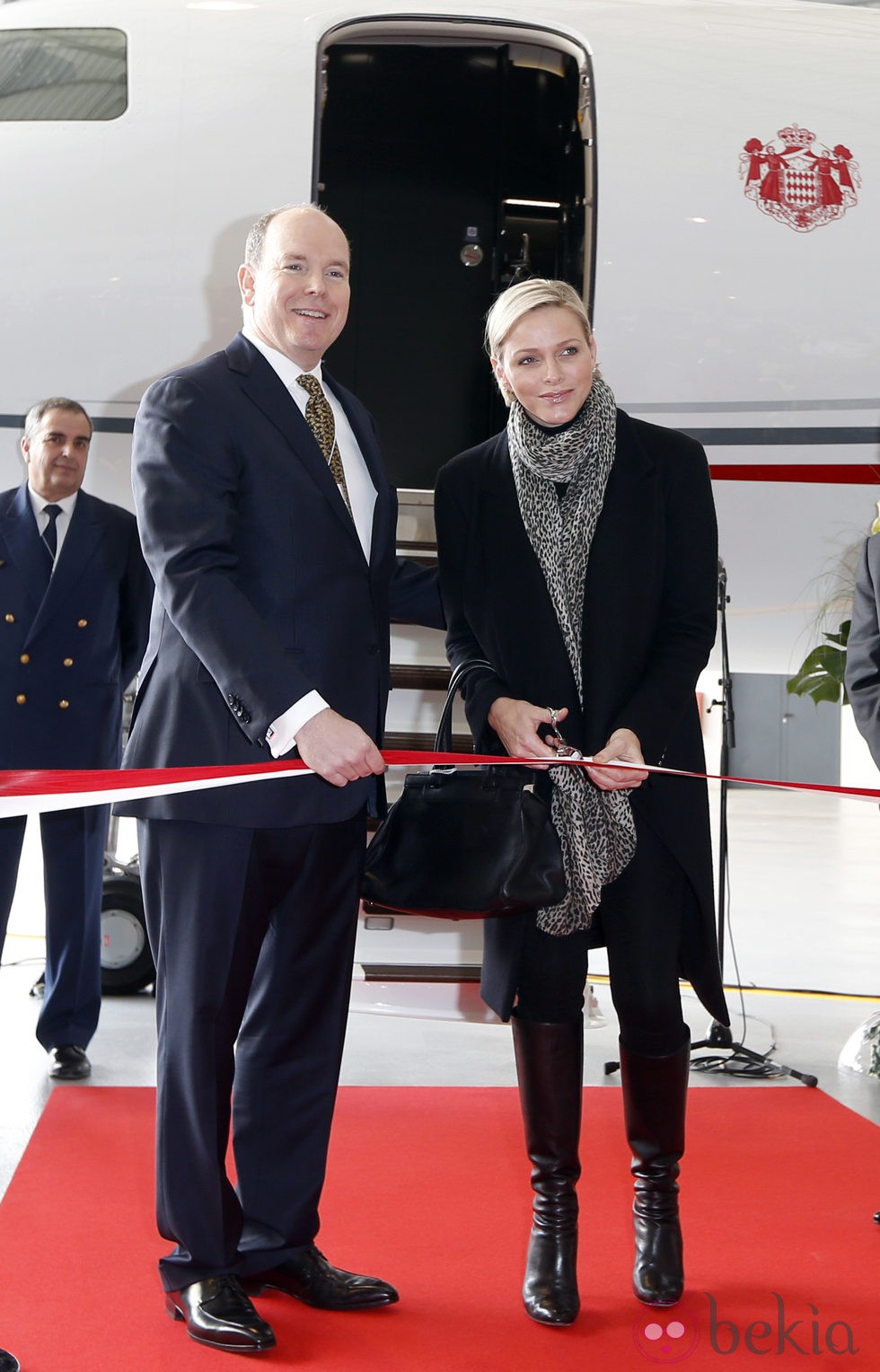 Alberto y Charlene de Mónaco en la presentación de un avión en Niza