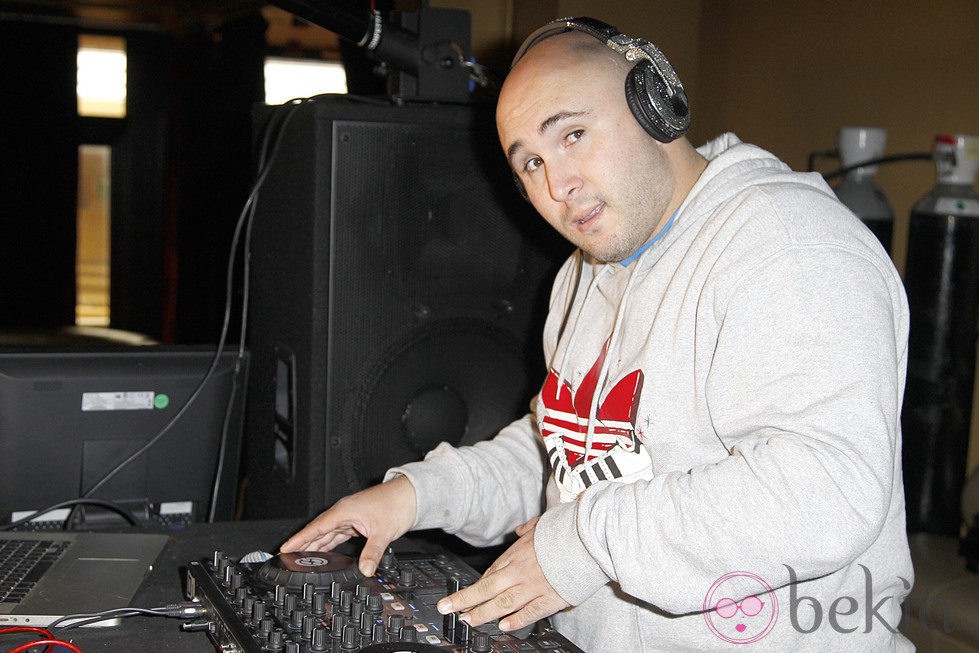 Kiko Rivera pinchando su tema 'Chica loca'