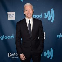 Anderson Cooper en la 24 edición anual de los GLAAD Media Awards