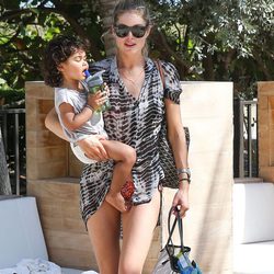 Doutzen Kroes con su hijo Phyllon James en Miami