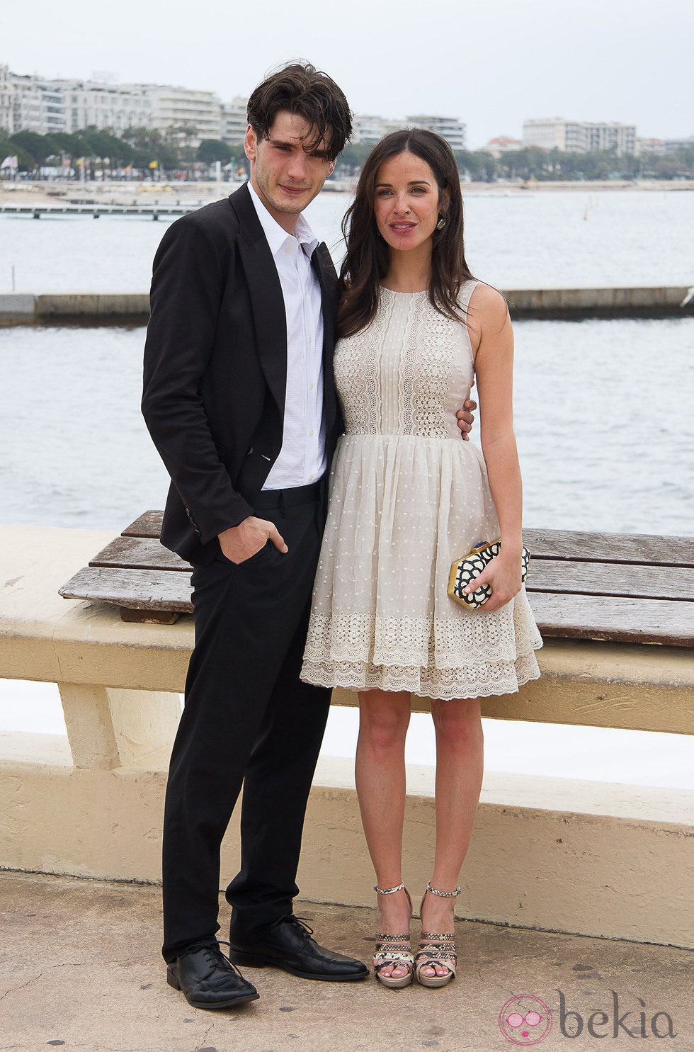 Yon González y Paula Prendes promocionan 'Gran Hotel' en Cannes