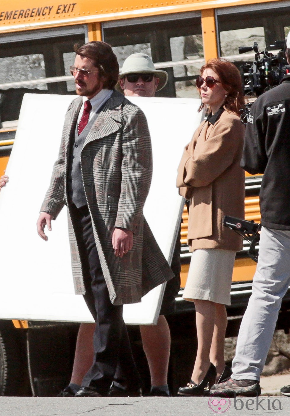 Christian Bale y Amy Adams en el set de rodaje de 'American Bullshit'