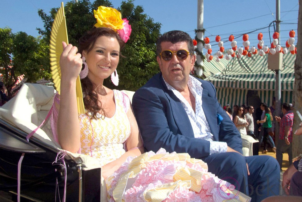 María Jesús Ruiz y José María Gil Silgado paseando por la Feria de Abril 2013
