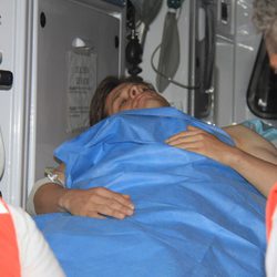 'El Juli' en camilla tras la cogida sufrida en La Maestranza