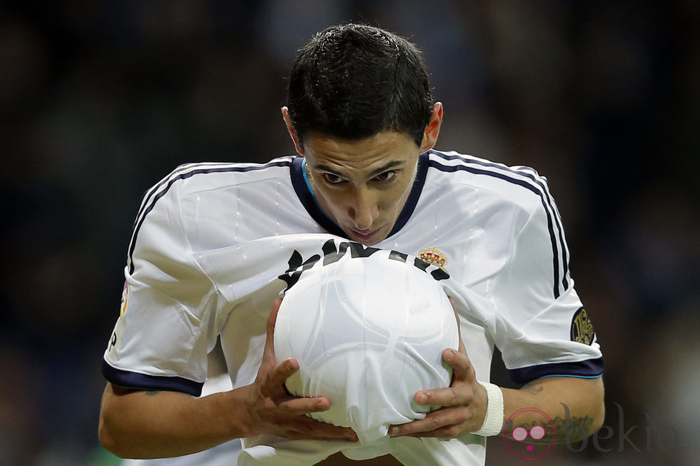 Ángel Di María dedica un gol a su mujer embarazada