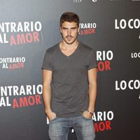 Javier Hernández en el estreno de 'Lo contrario al amor' en Madrid