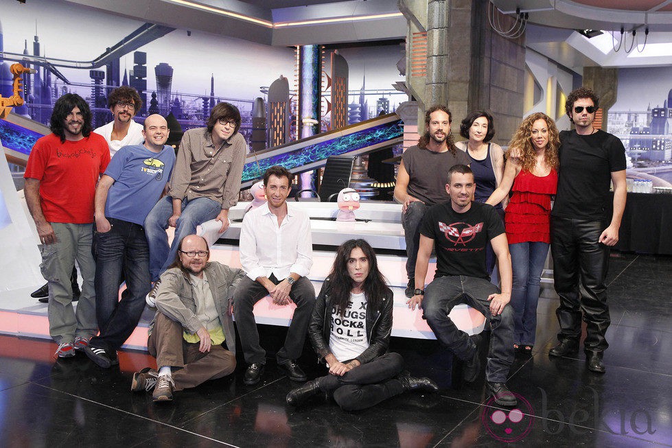 Pablo Motos junto al equipo de 'El hormiguero 3.0'