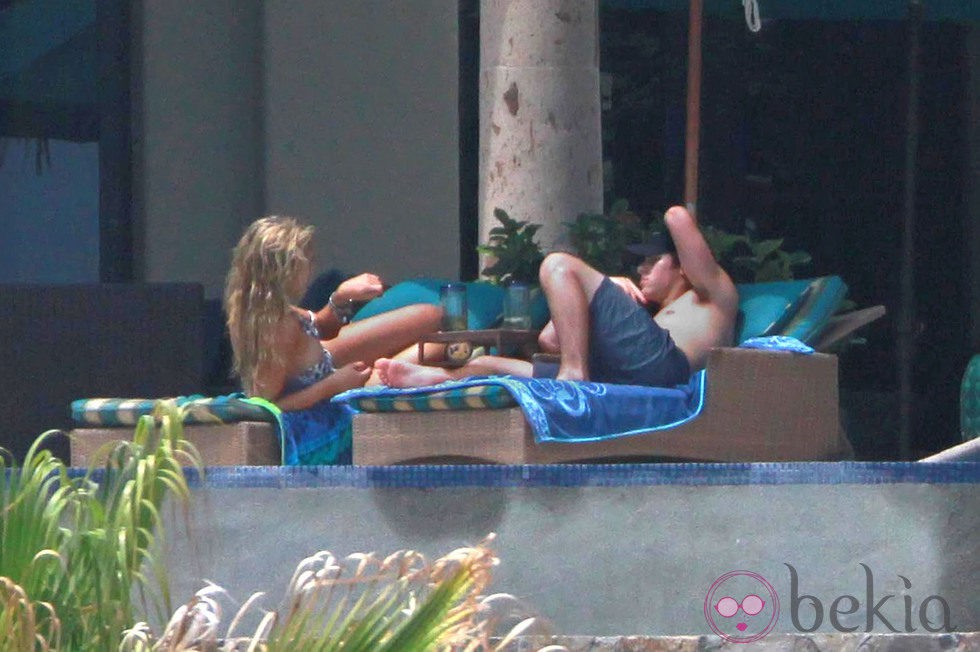 Nick Jonas y Delta Goodrem al sol de México