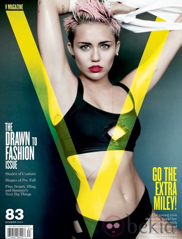 Miley Cyrus muy sexy con un bikini negro