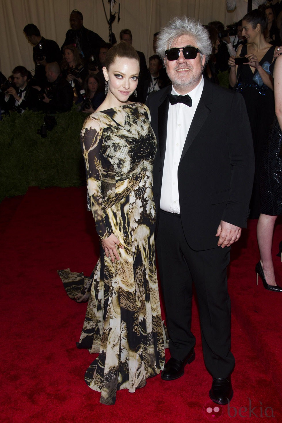 Pedro Almodóvar y Amanda Seyfried en la Gala del MET 2013