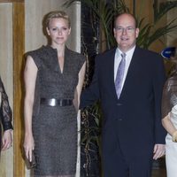 Alberto y Charlene de Mónaco en los Premios Mujer del Año 2013